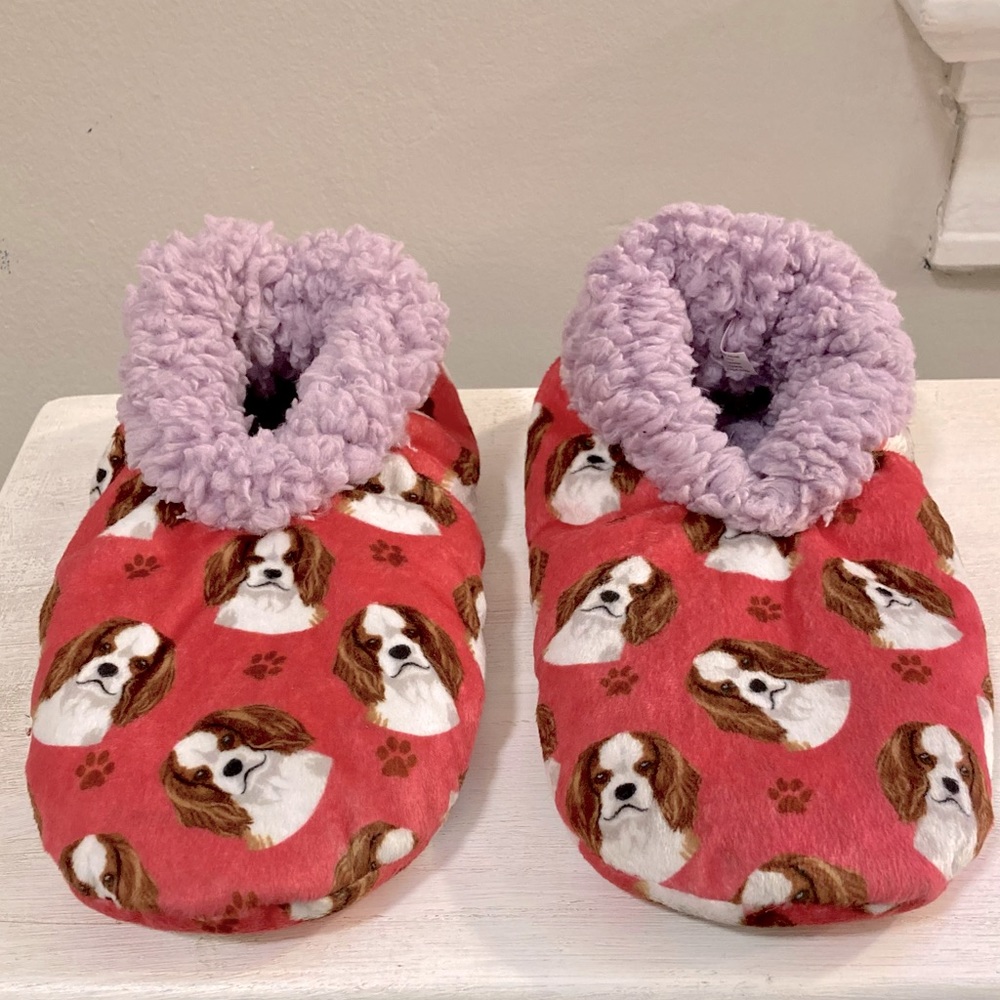 Comfies Slippers fit sizes 5-11 NEW; Cavalier King Charles spaniel